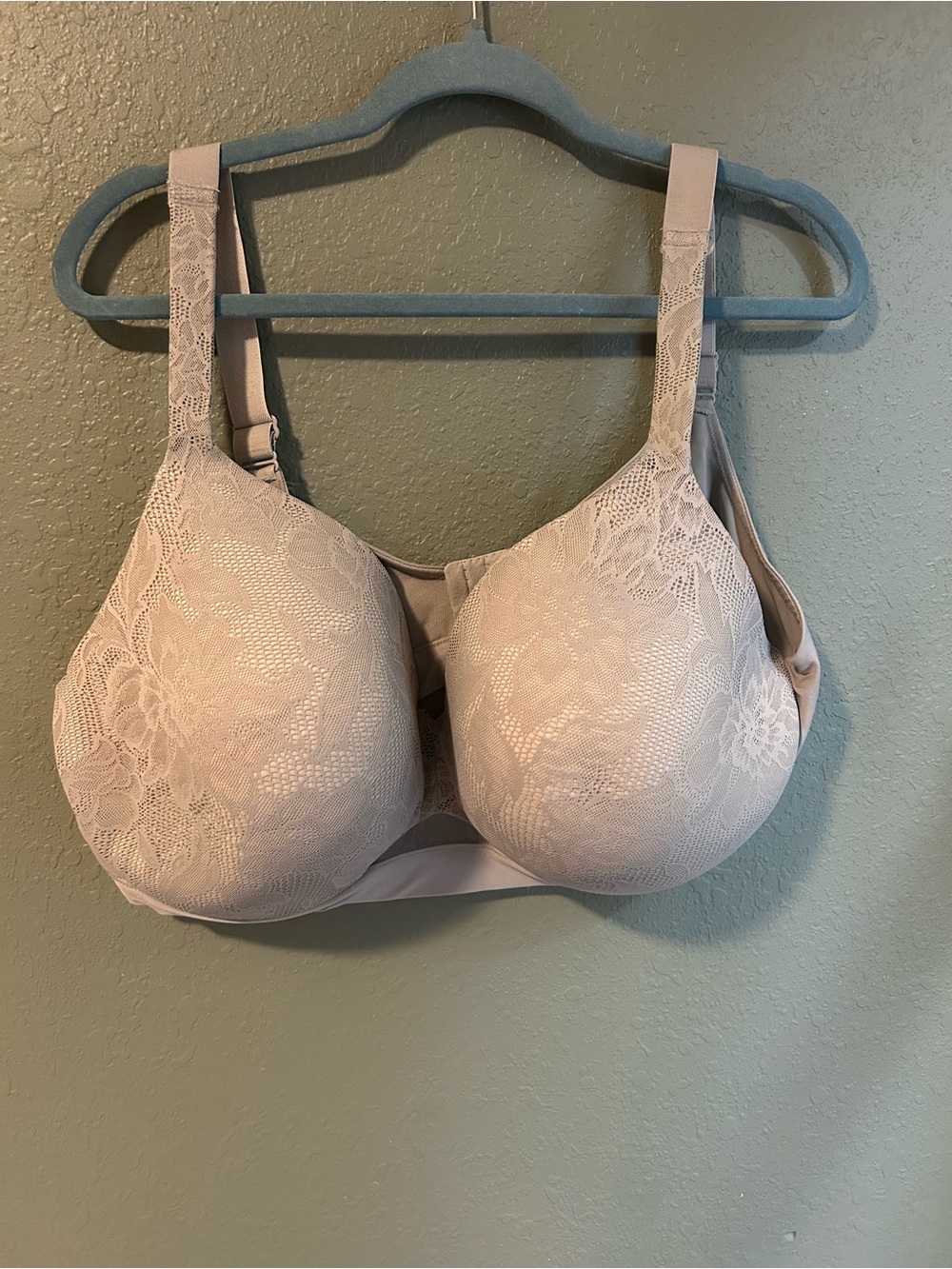 Cacique light gray lace bra with floral pattern, size 44DDD #lingerie #floral